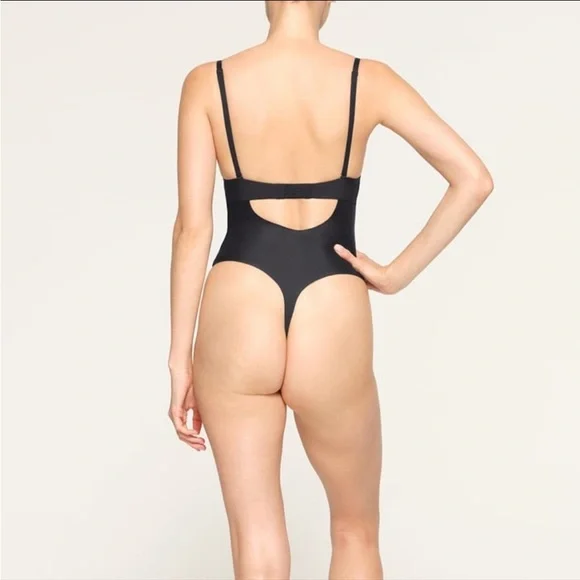 SKIMS DEEP PLUNGE SHAPEWEAR THONG BODYSUIT STYLE: BD-THG-2959 COLOR:ONYX NEW